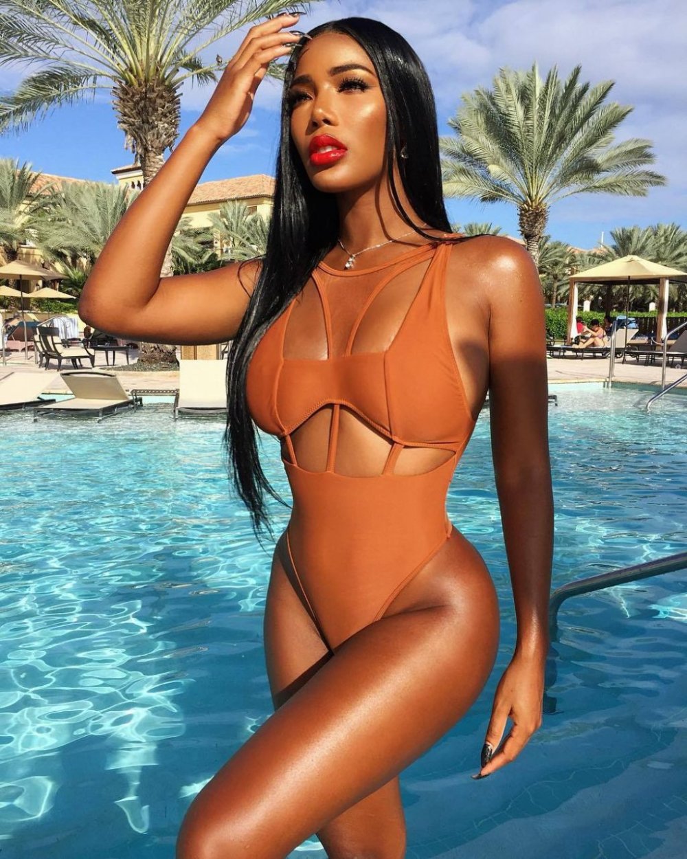 Monifa Jansen hot
