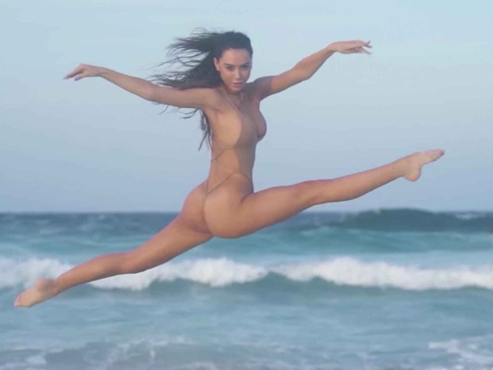 Alexis Ren Topless 18!+