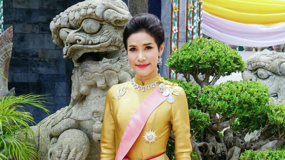 Sineenat vajiralongkorn leaking