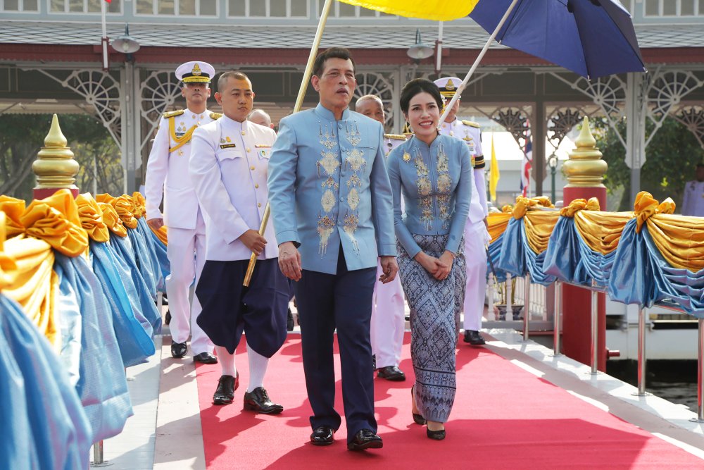 Maha vajiralongkorn sineenat wongvajirapakdi