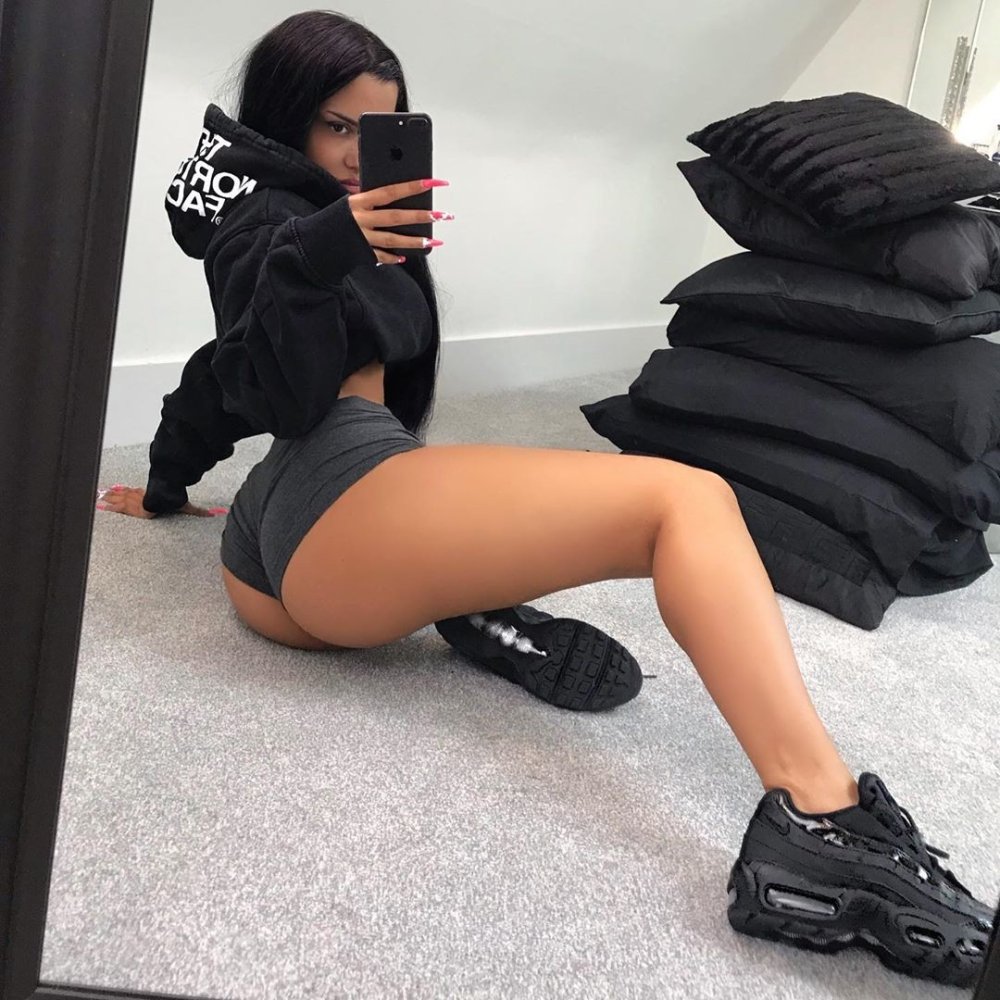 Azsae Seimone Topless