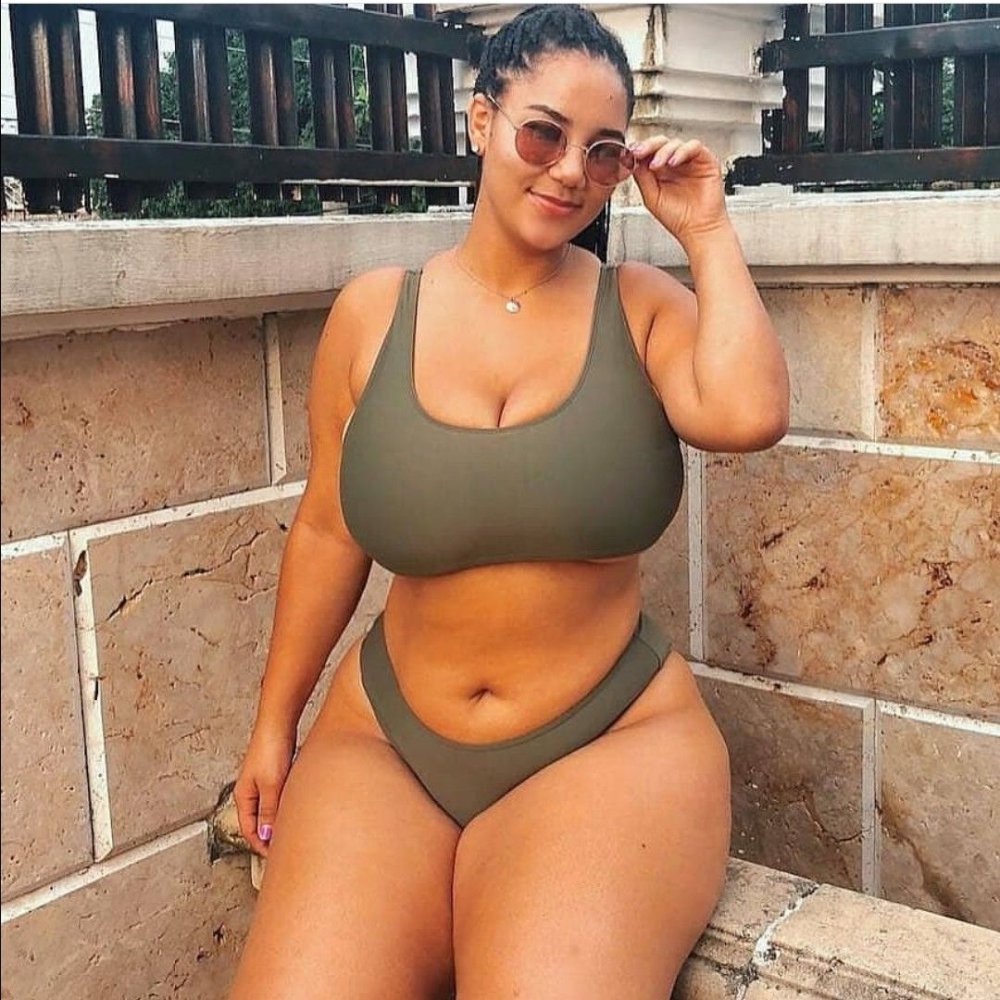 Sofia Adams plus saz