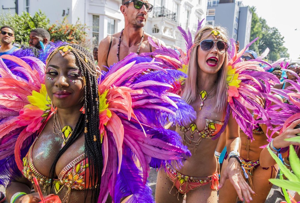 GIL JUNG Carnival
