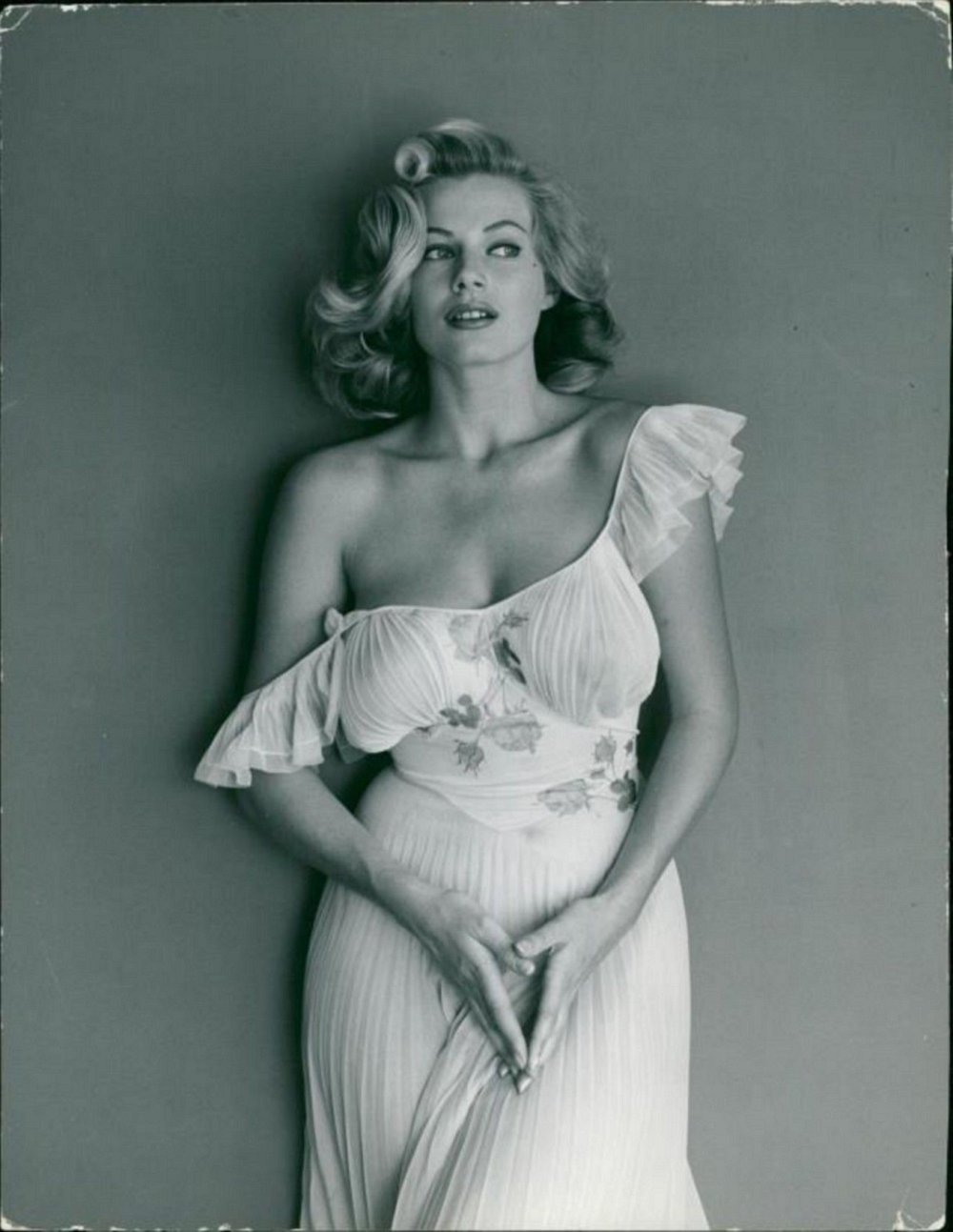 Anita Ekberg, Simvl Simvl (1950)