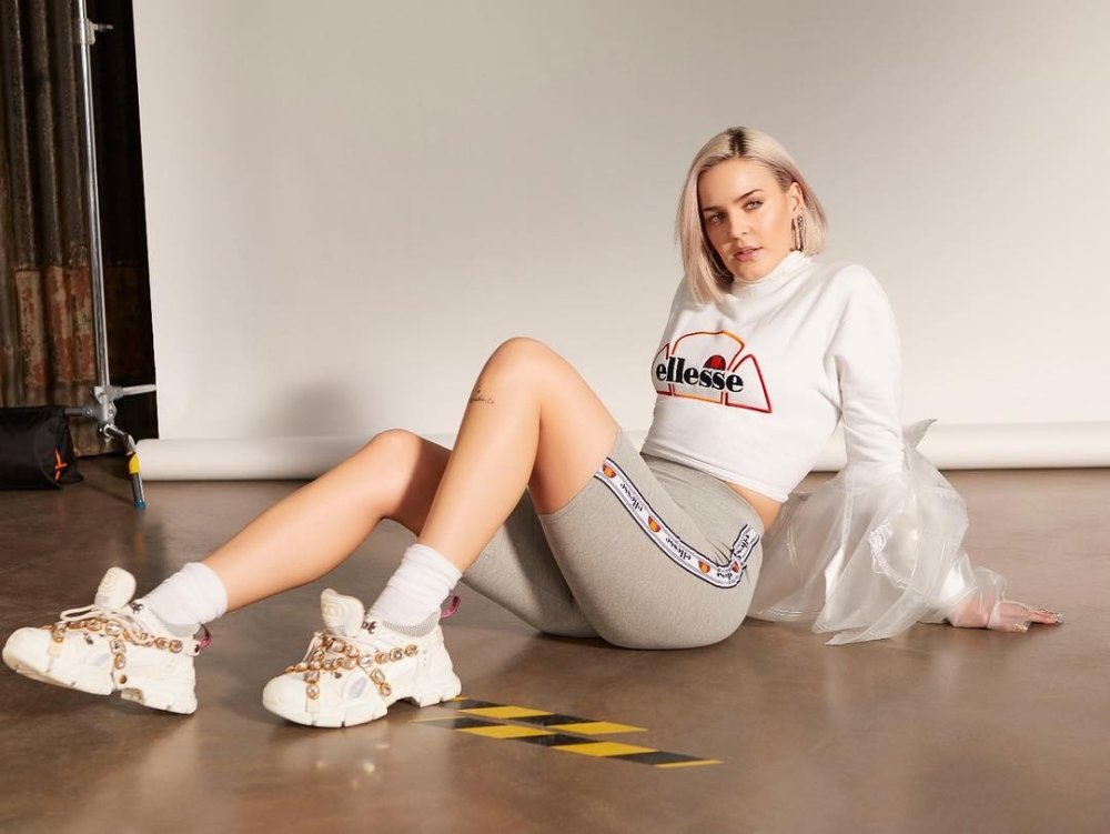 Anne-Marie singer