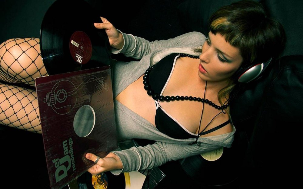 Girl DJ with big breasts
