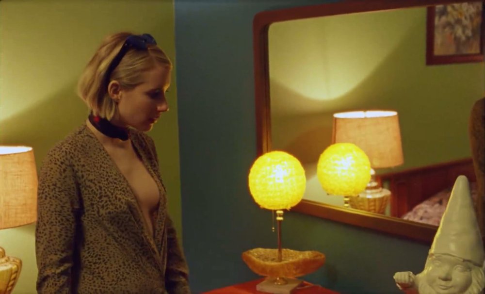 Emma Roberts photo in linen