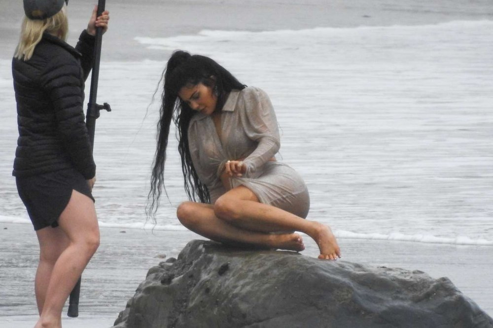 Kylie Jenner naked completely naked