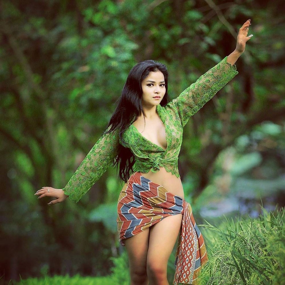Naked Asian girls