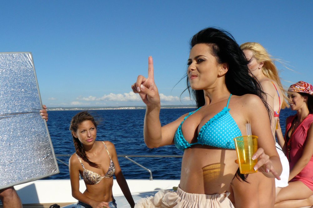 Inna singer legs