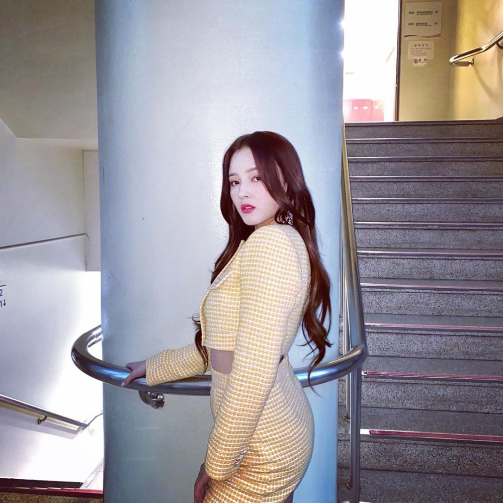 Nancy Momoland Body