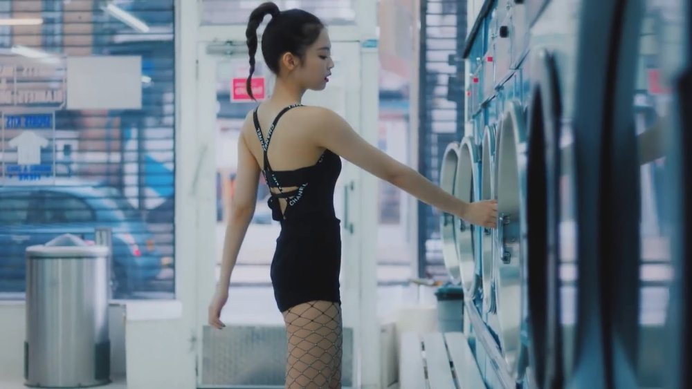 Jenny Kim in bikini