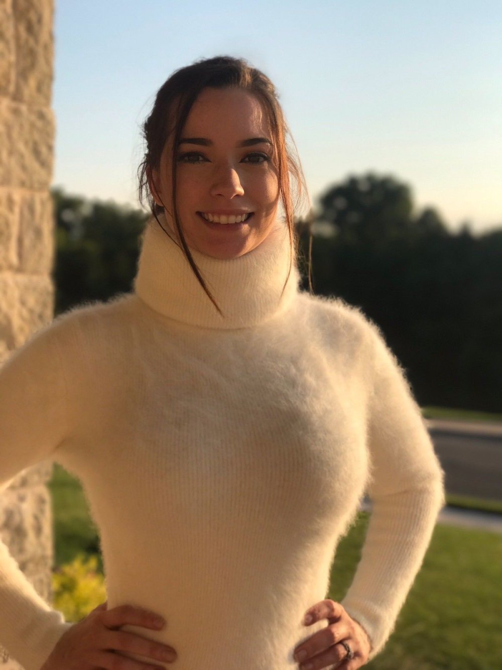 Big breasts under a T -shirt