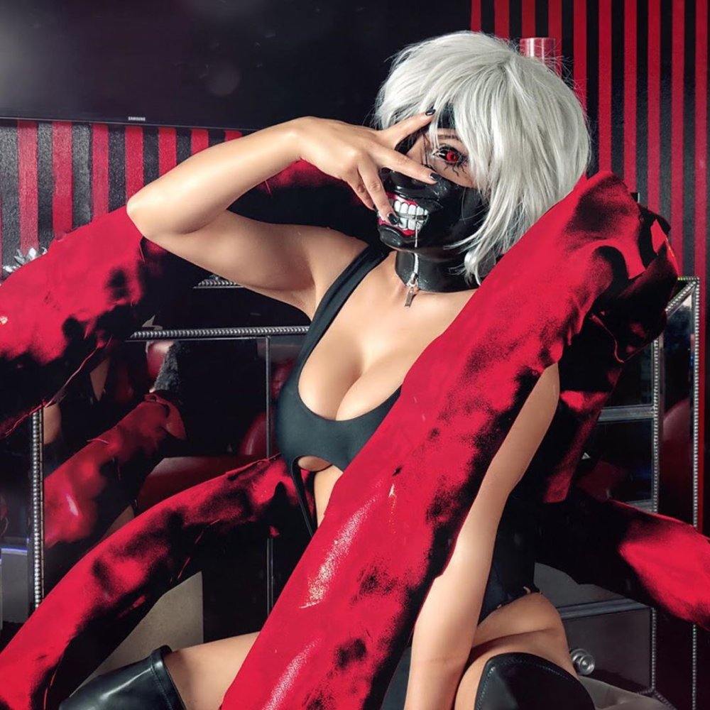 Cosplayers Liz Katz