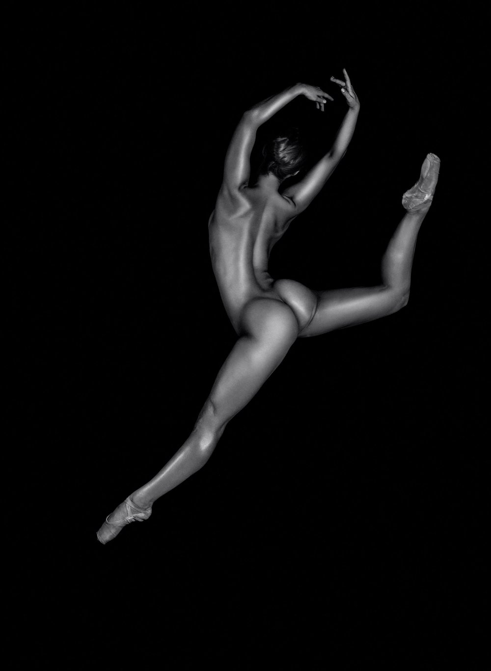 Erotic dances of girls