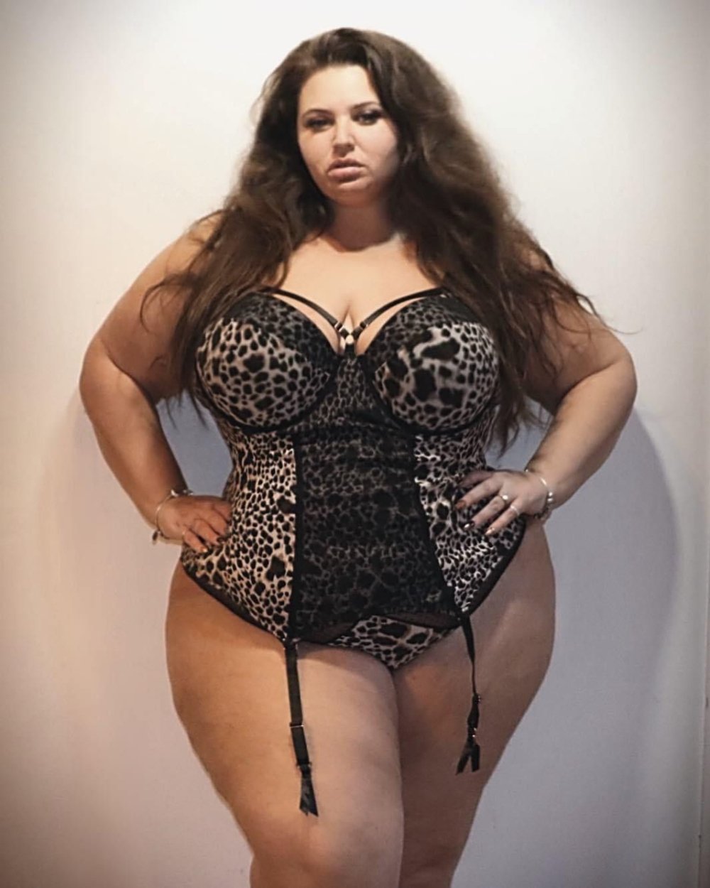 Thick girls in linen