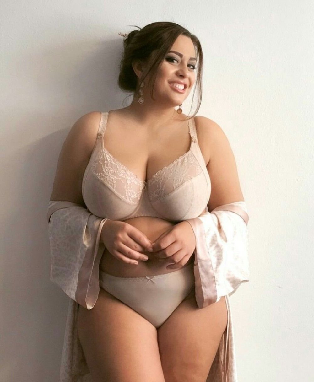 Anastasia Vinogradova plus saz