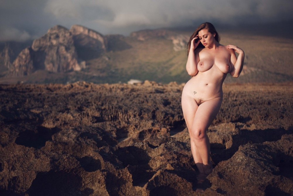 Lilias Wright plus saz naked