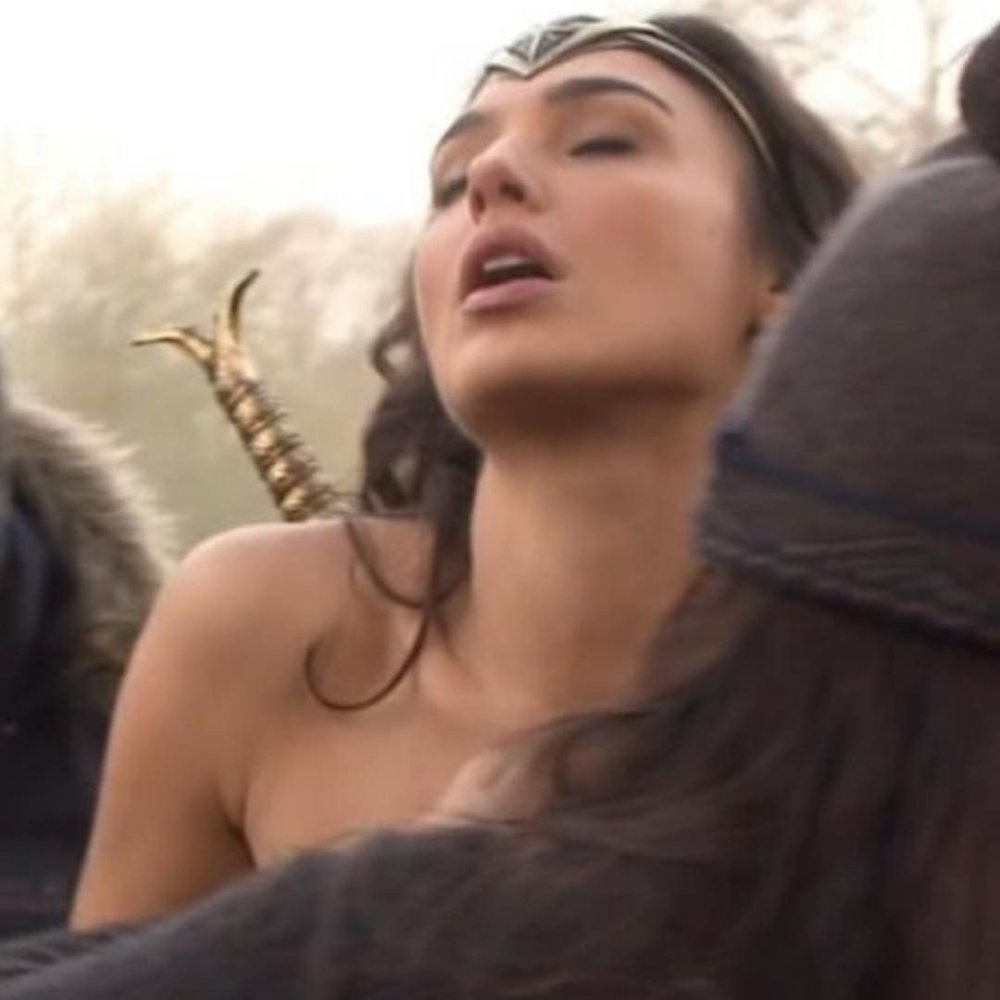 Gal Gadot legs miracle woman