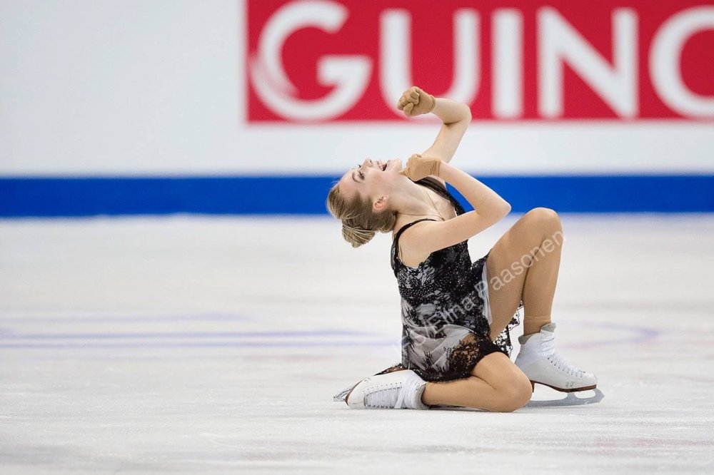 Elena Rodionova skater