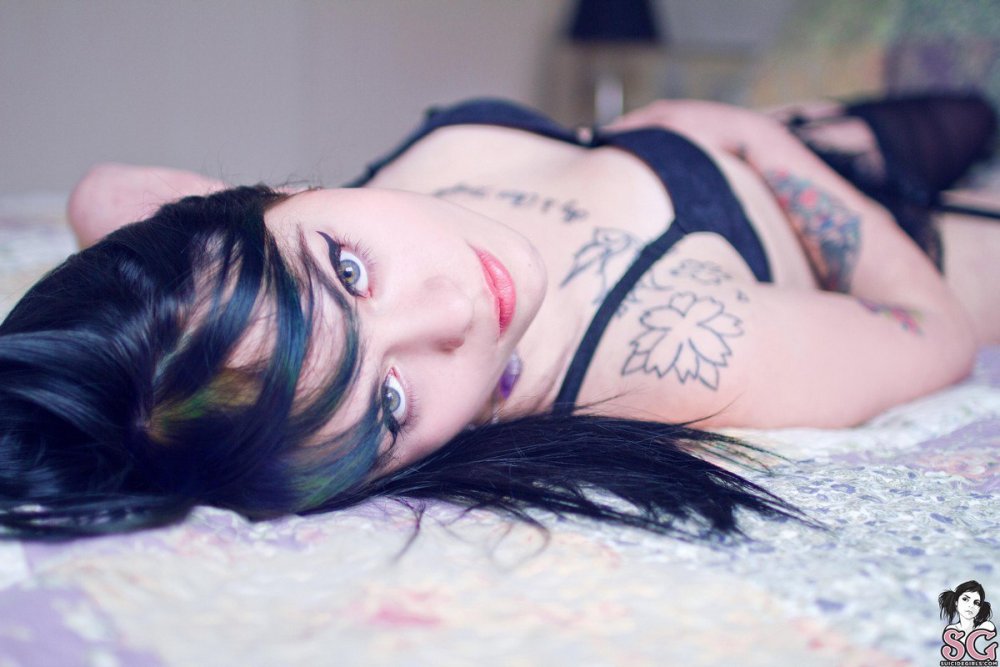 Suicidegirls aiza