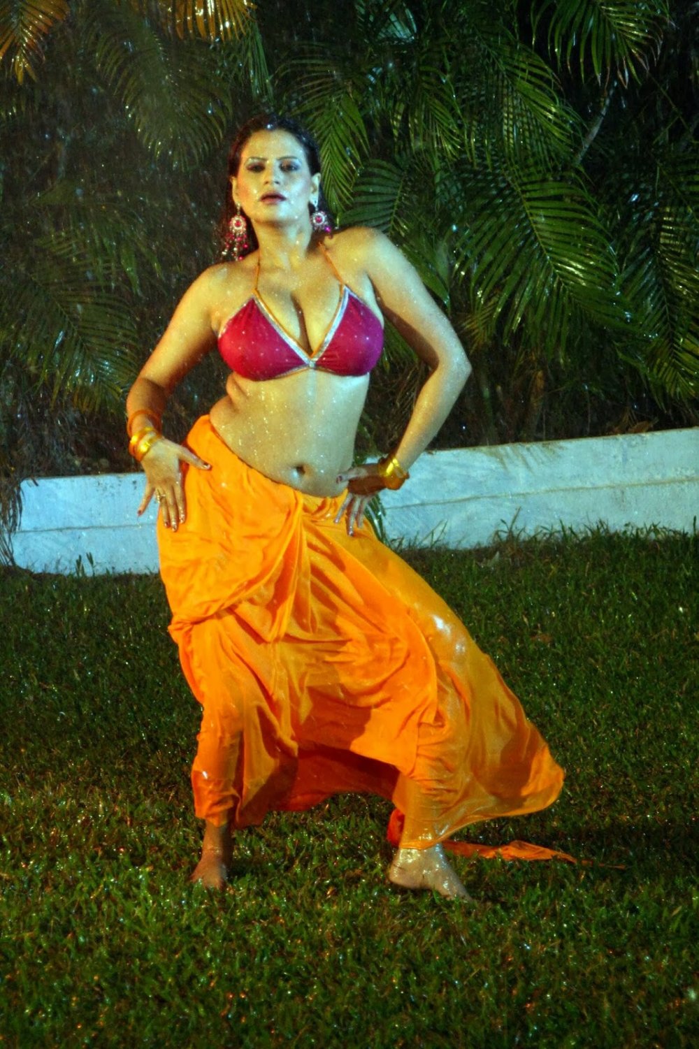 Sapna Topless