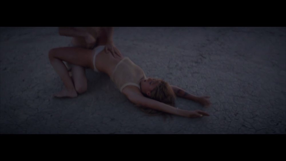 Tove Lo Flaches The Crowd Her Bare Breasts
