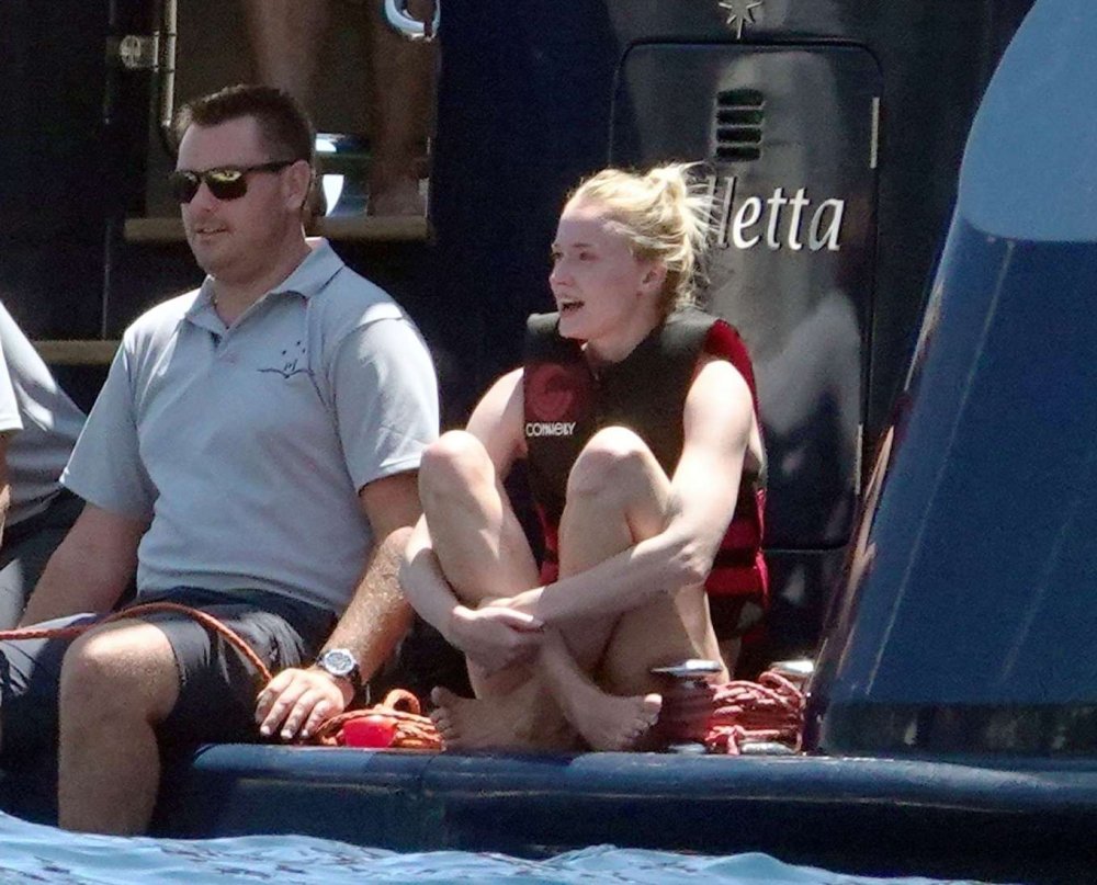 Cum on the face of Sophie Turner