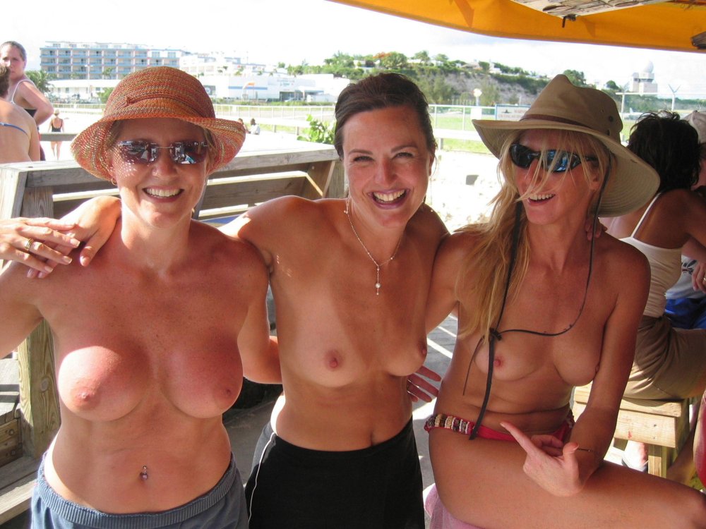 Girls exhibitionists