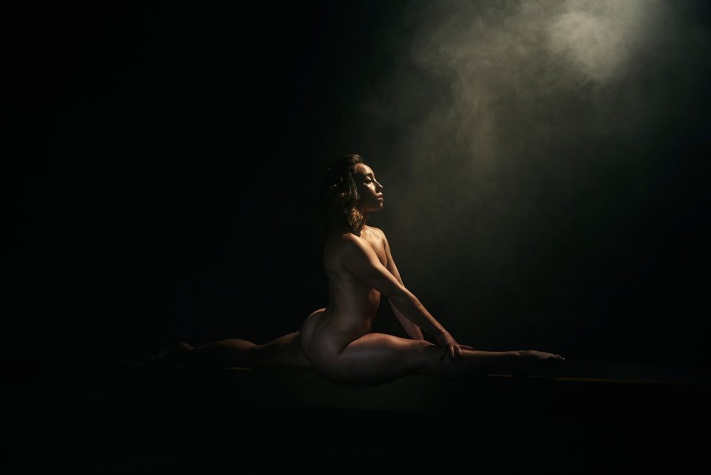Caitlin Okhashi photo shoot nude