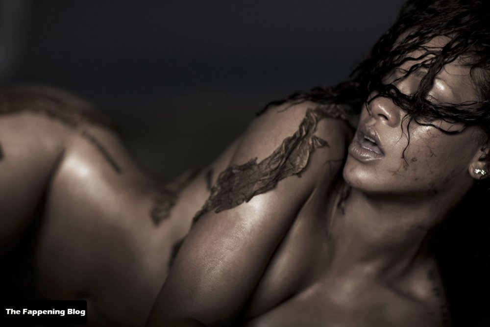 Naked Rihanna without a bra