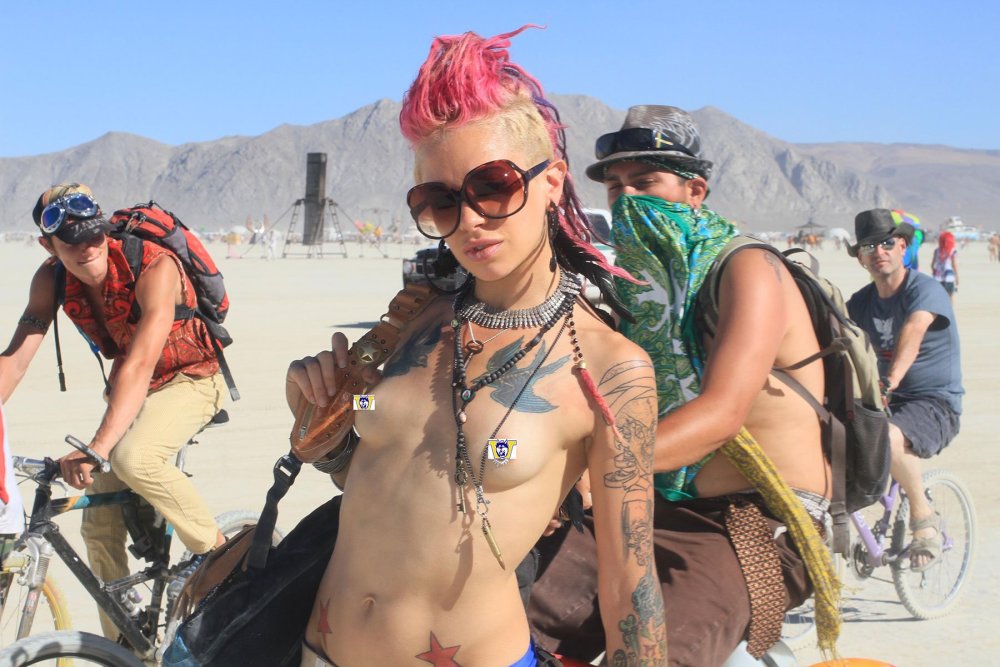 Berning Meng festival Nude