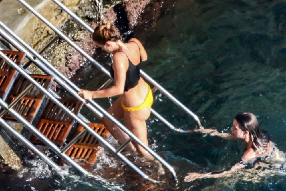 Emma Watson Paparazzi 2020