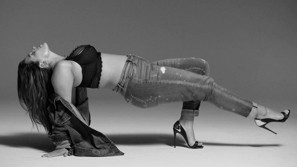 Model Ashley Graham Toples