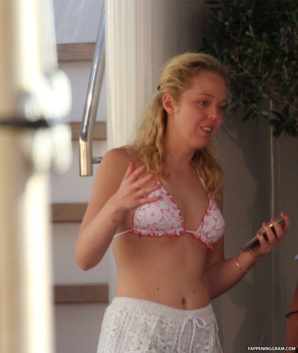Saw from sexy blonde Riley Jenner
