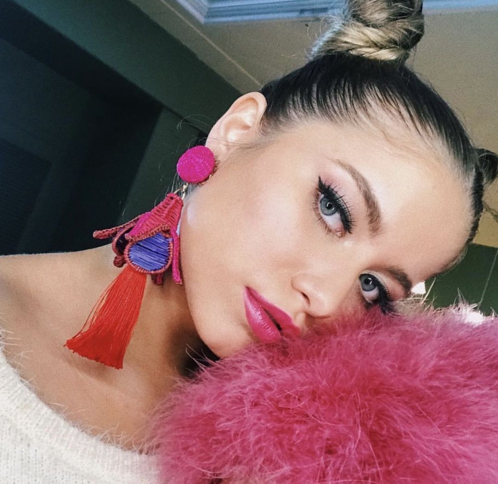 American singer Sofia flight