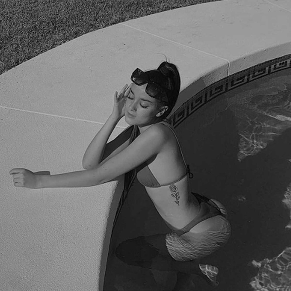 Julia Gilas in bikini