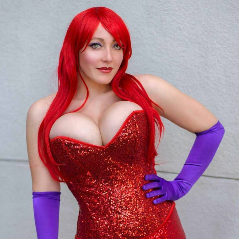Hana Bunny cosplayers