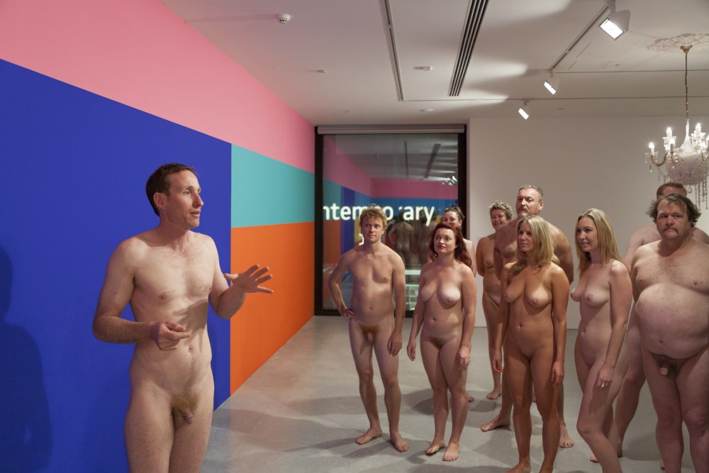 Naked pregnant woman in the hospital