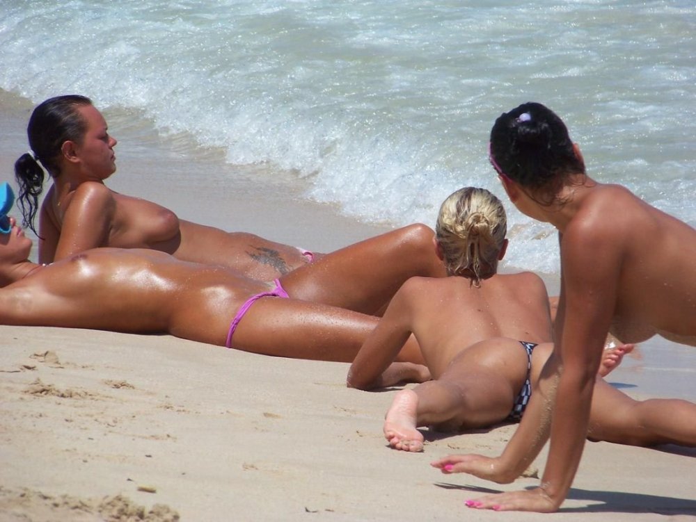 Brazilian beaches of the girl Topless