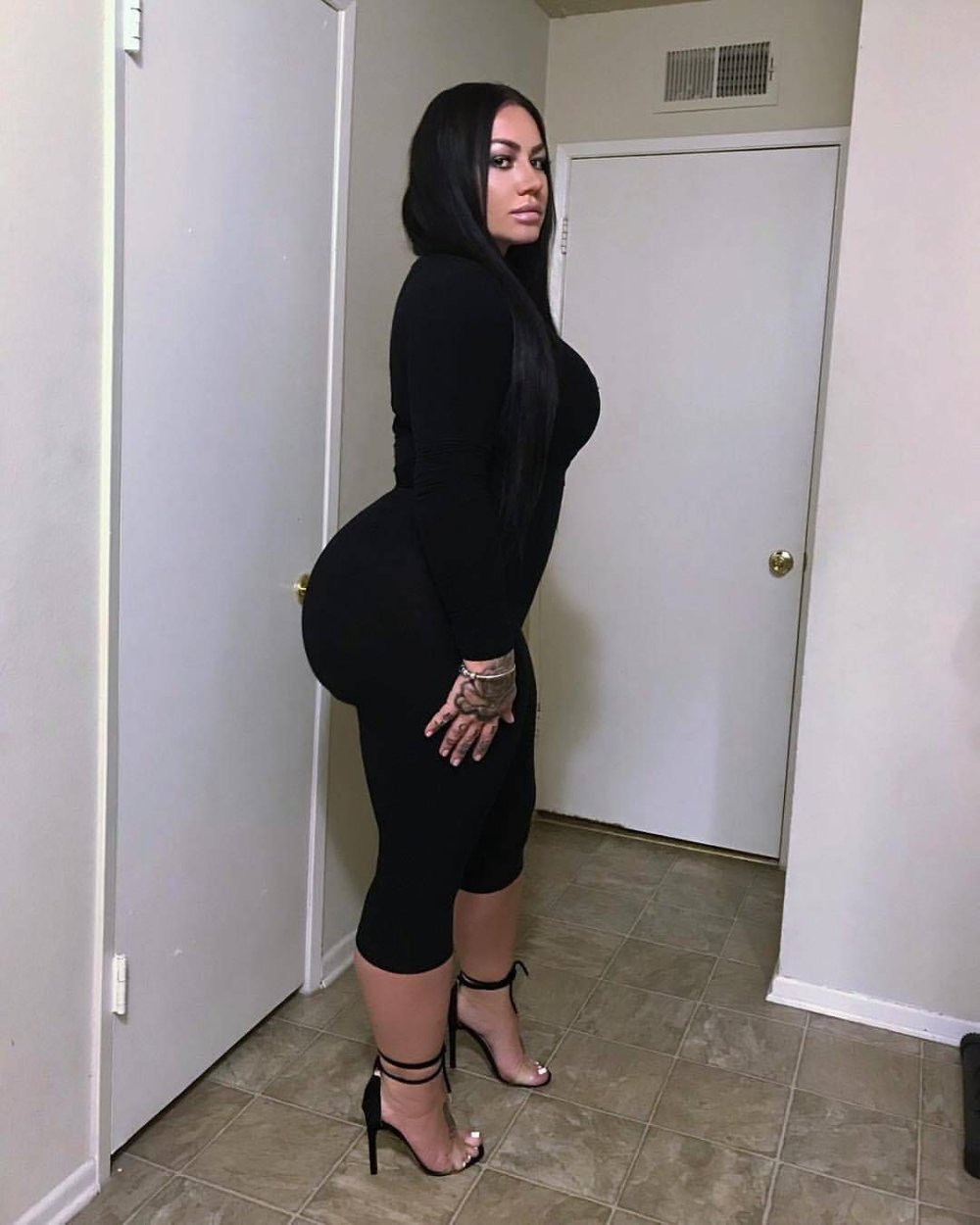 Arab women with a big booty