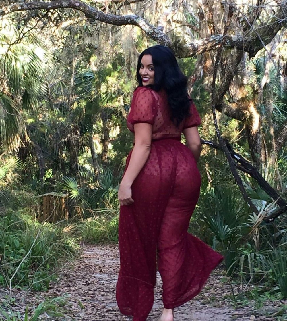 Model Plus Saiz Mindy Cole