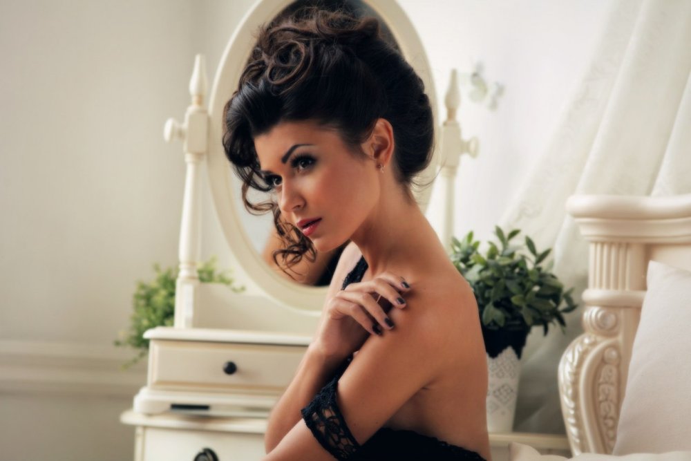 Angel Olshevsk is naked