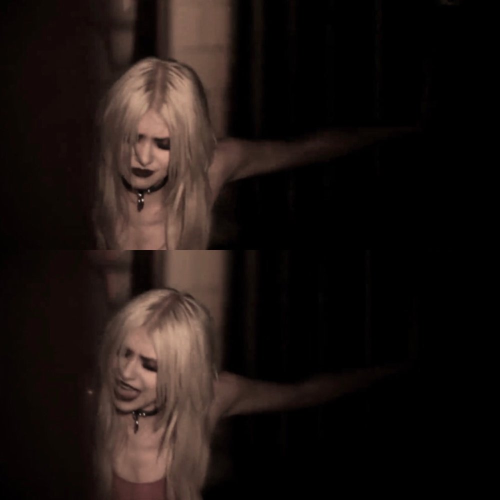 Taylor Momsen chest