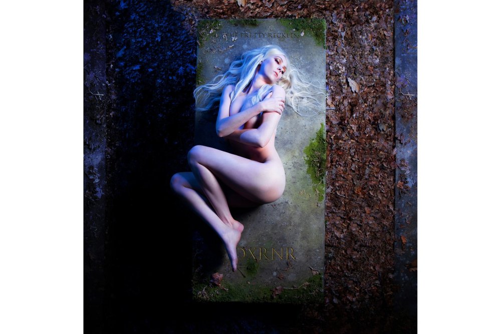Taylor Momsen shows a goat