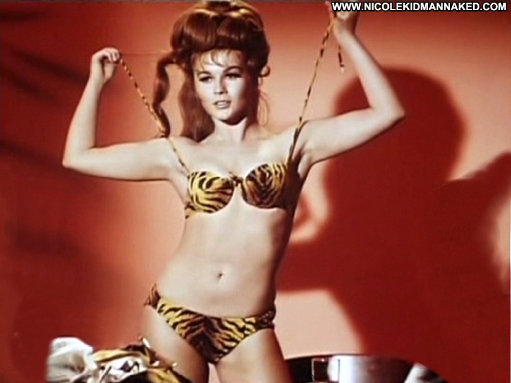 Poettt Goddar Bikini