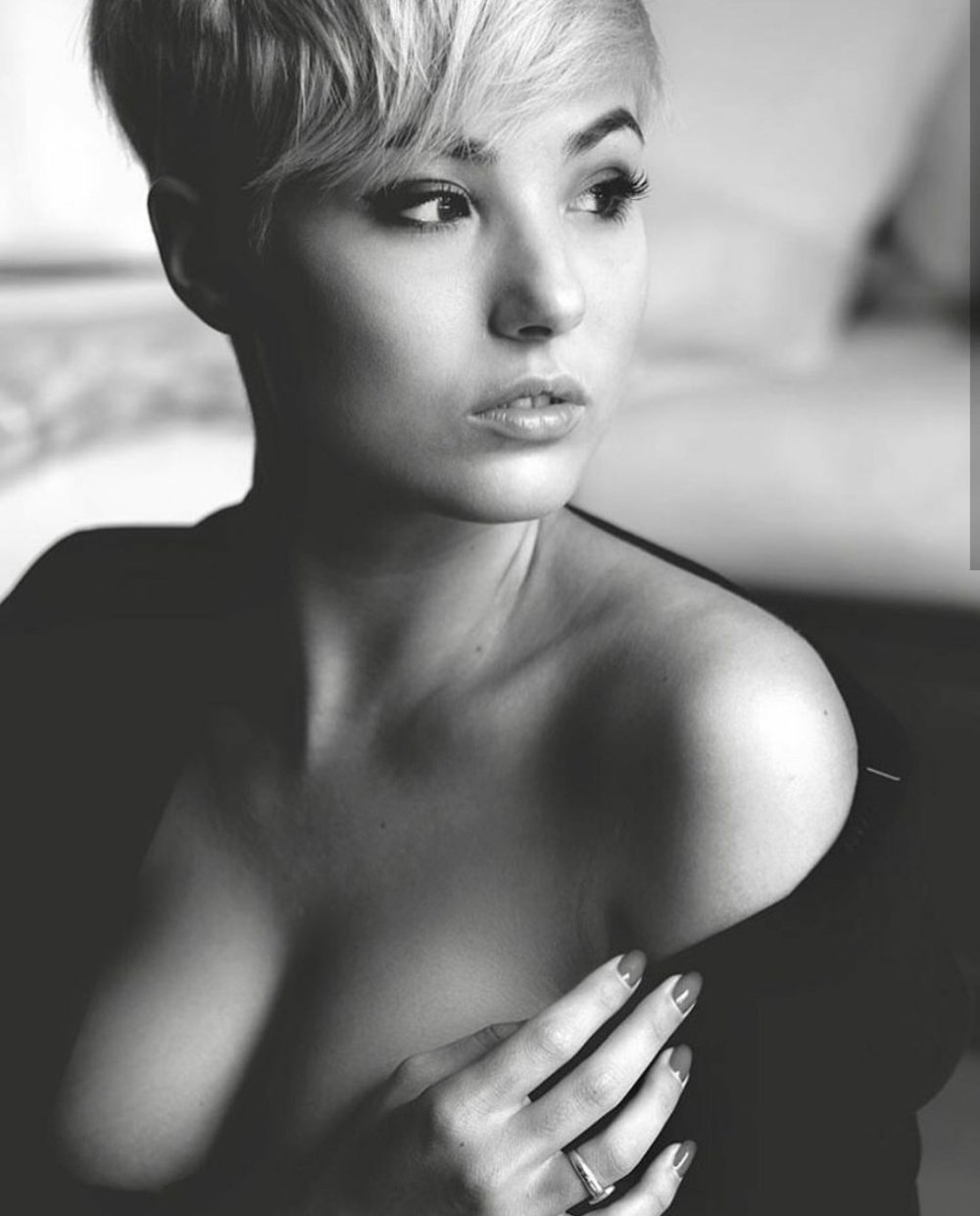 Photo shoot nude with appendix