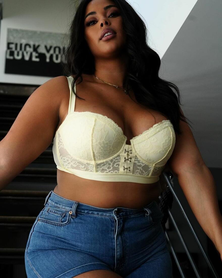 Model Latisia Thomas