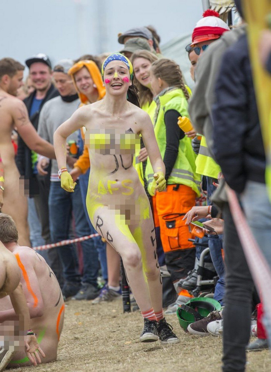 A crowd of running naked women on the side