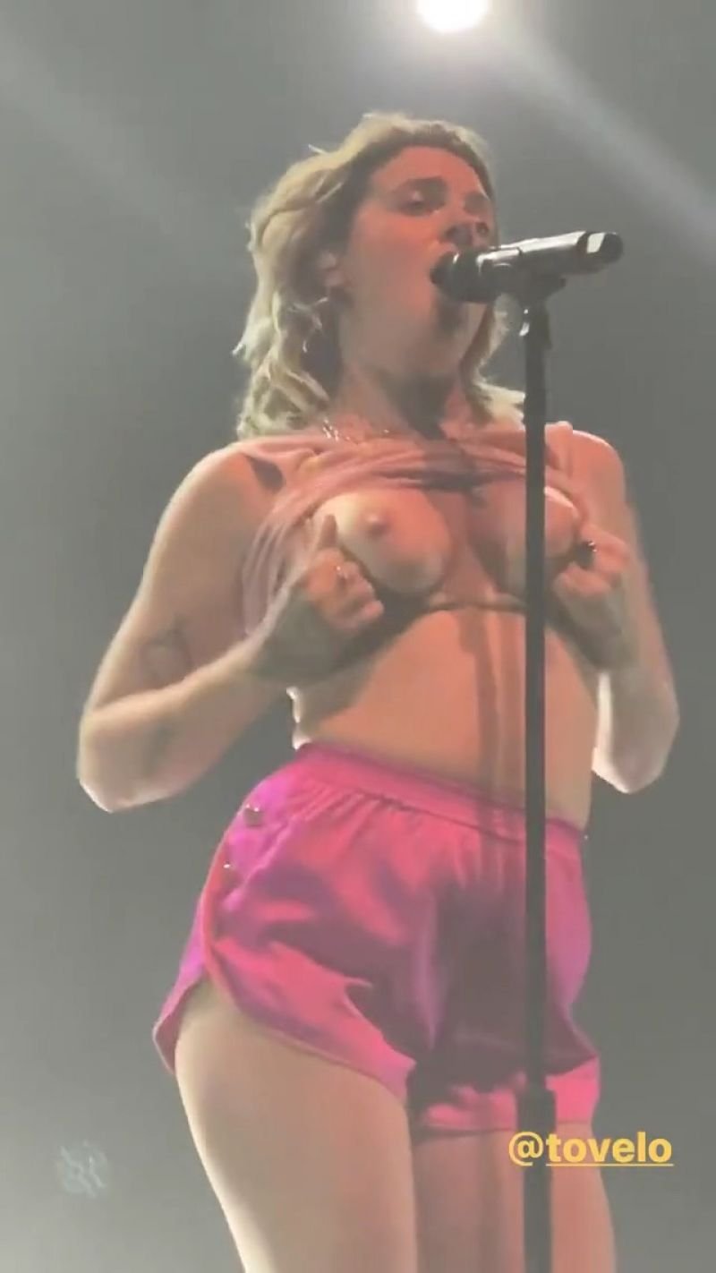 I exposed my chest at the concert